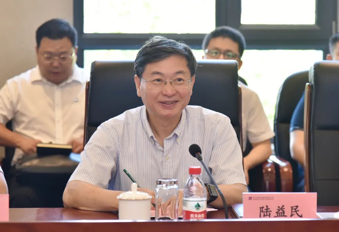 老哥俱乐部-老哥必备的交流社区