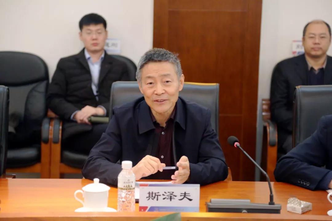 老哥俱乐部-老哥必备的交流社区