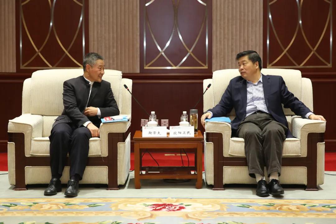 老哥俱乐部-老哥必备的交流社区