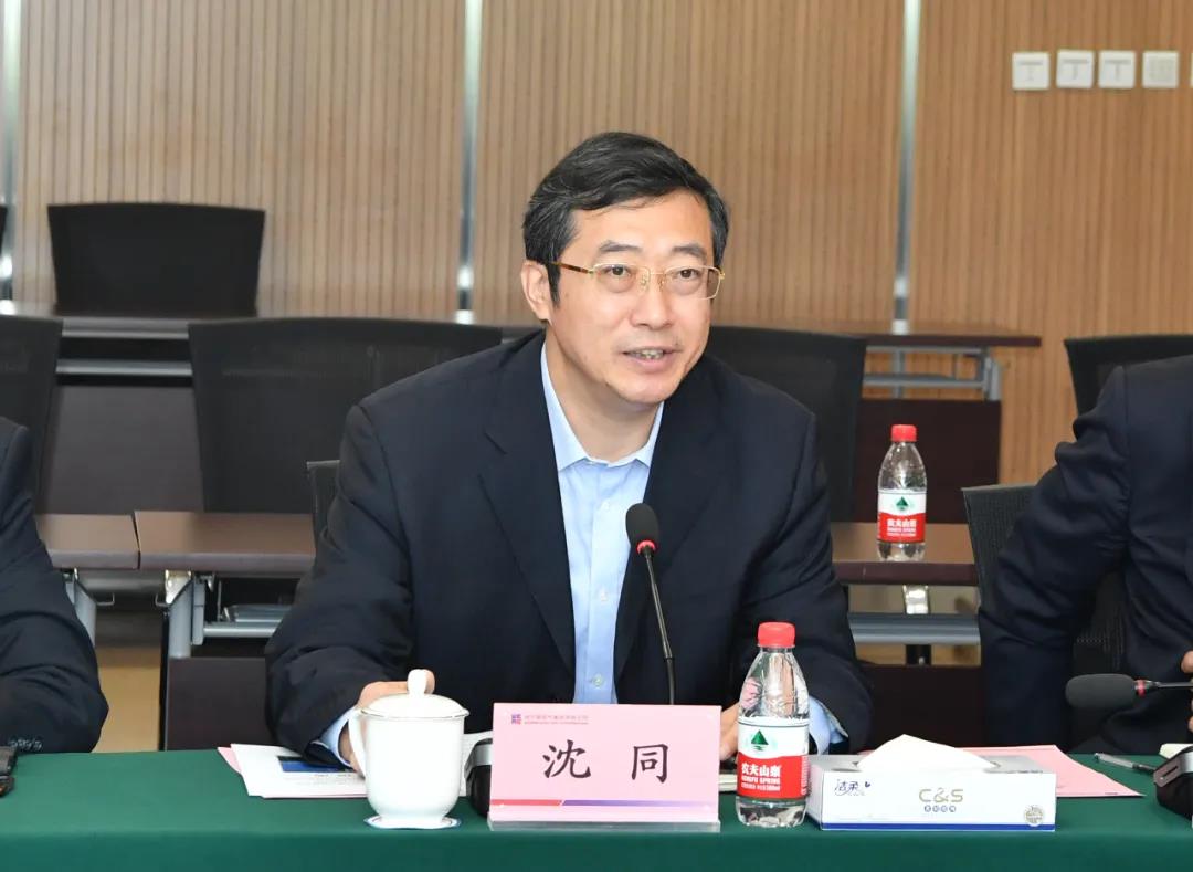 老哥俱乐部-老哥必备的交流社区