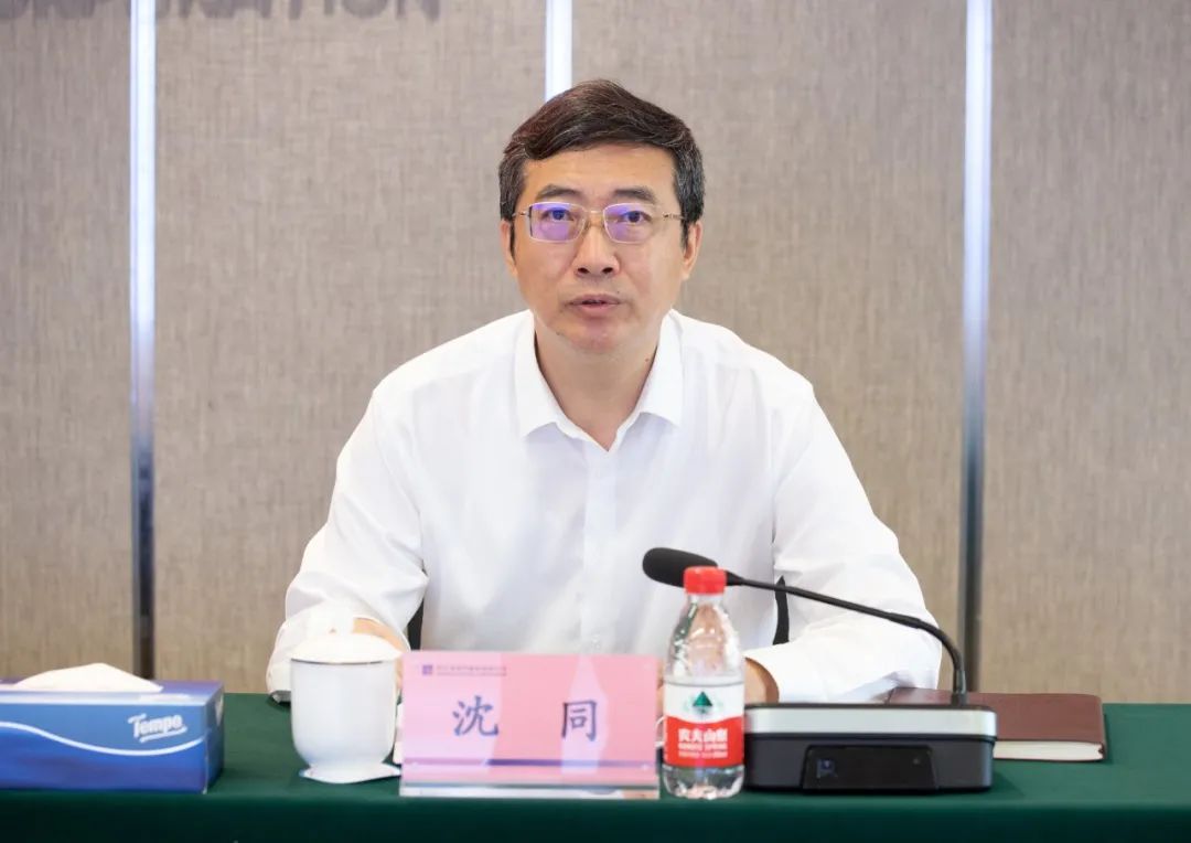 老哥俱乐部-老哥必备的交流社区