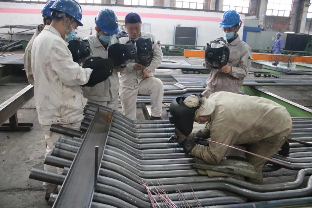 老哥俱乐部-老哥必备的交流社区