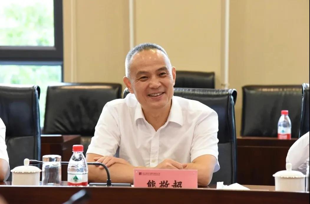 老哥俱乐部-老哥必备的交流社区