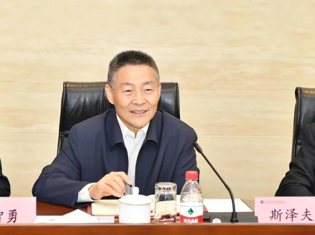 老哥俱乐部-老哥必备的交流社区