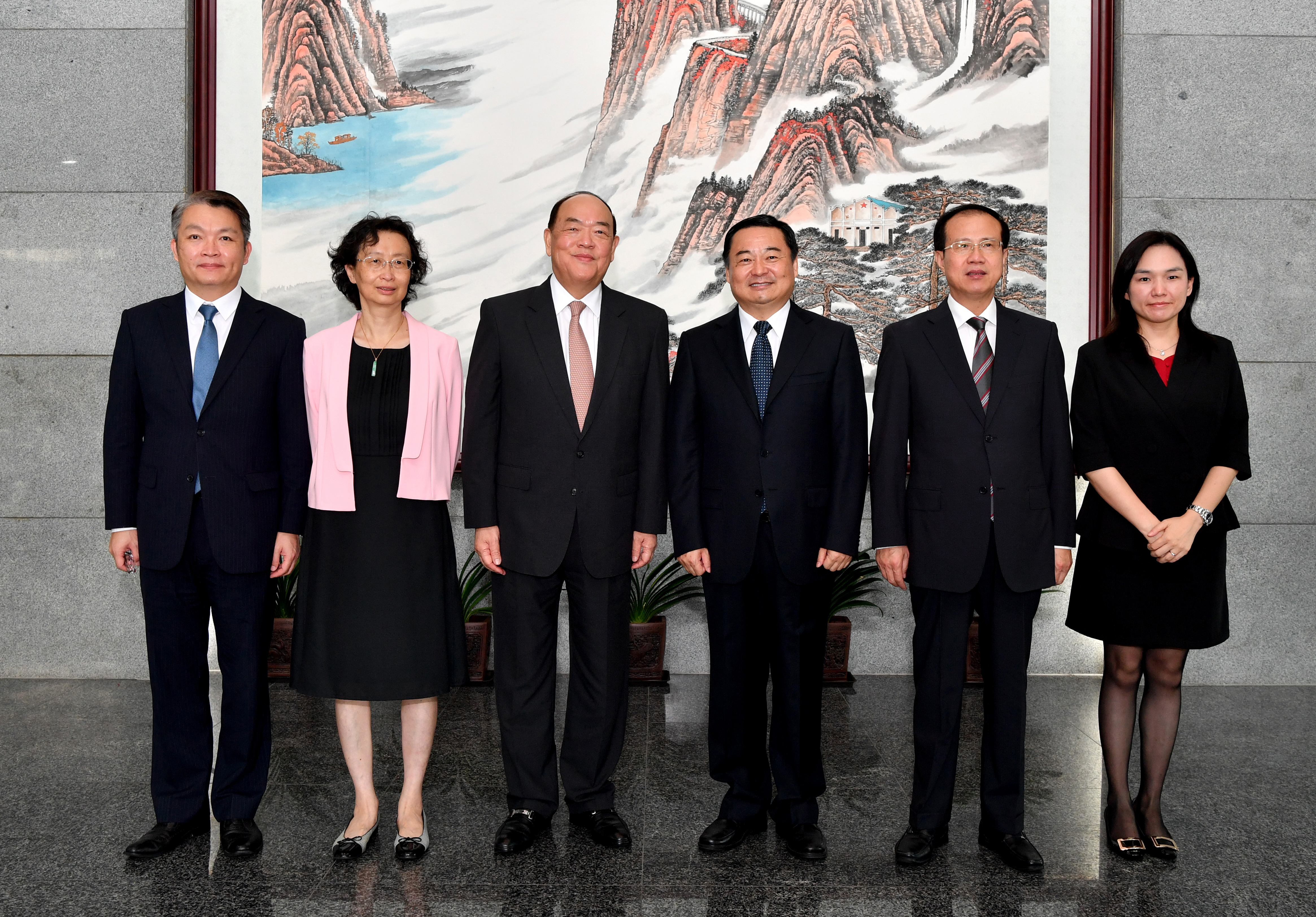 老哥俱乐部-老哥必备的交流社区